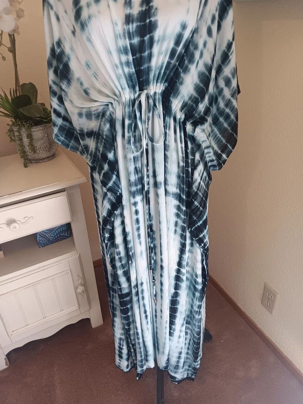 La Leela Tie-Dye Maxi Caftan Dress in Navy & White. Boho. - Picture 3 of 9